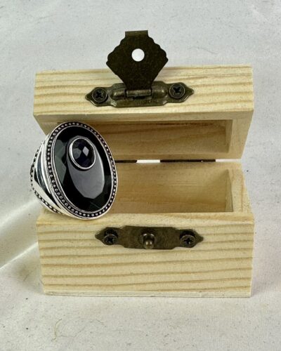 Mint ,Oversized Sterling Silver, Beveled Onyx, Purple Amethyst Ring, Size 7 - Image 3