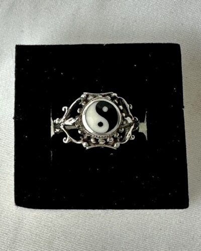 Sterling Silver Women’s ‘Chi’ ring for absolute balance.